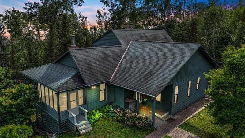 896 Gunflint Trl, Grand Marais, MN 55604