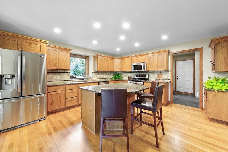 4524 Birch Bend Ct, Vadnais Heights, MN 55127