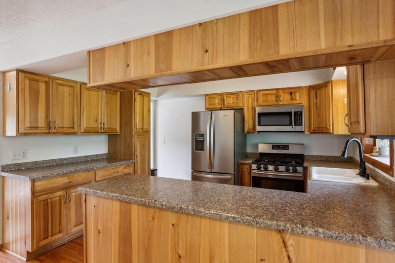 7087 Brian Dr, Hugo, MN 55038