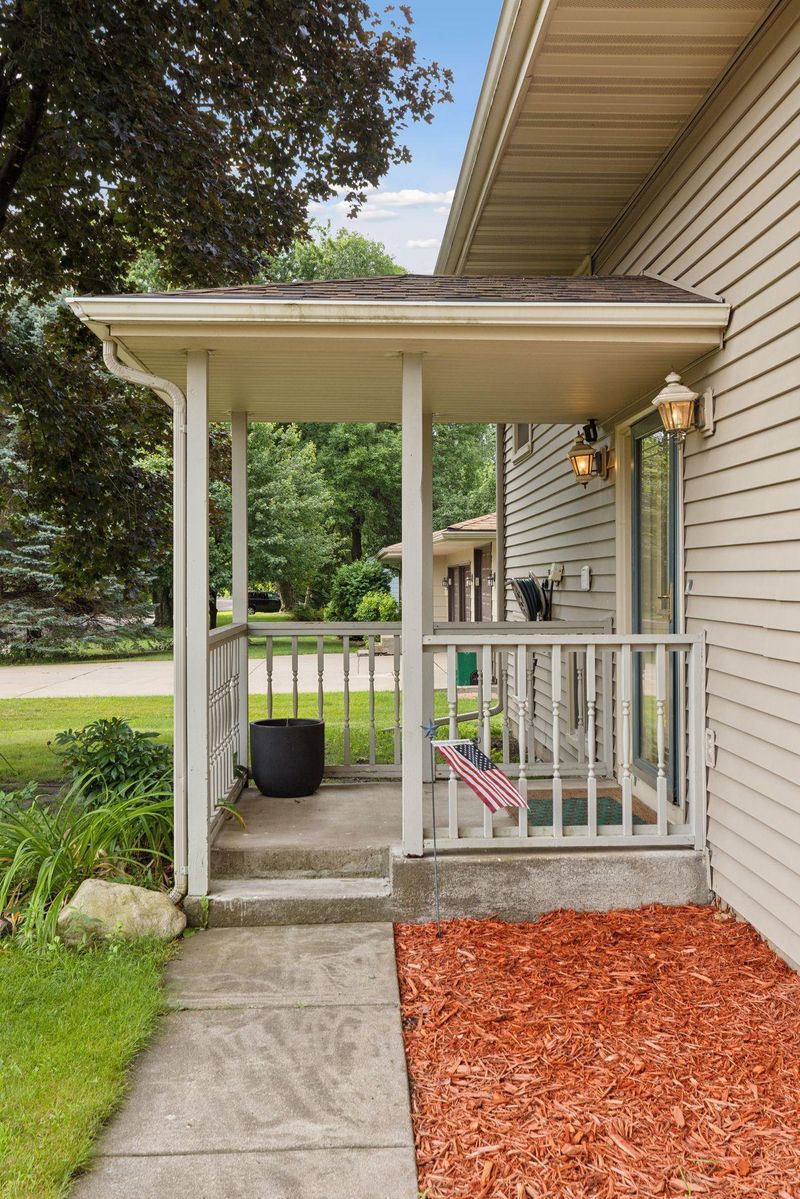 7087 Brian Dr, Hugo, MN 55038