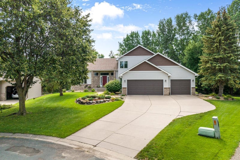 526 Linden Ln, Circle Pines, MN 55014