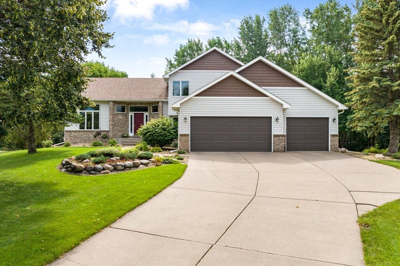526 Linden Ln, Circle Pines, MN 55014