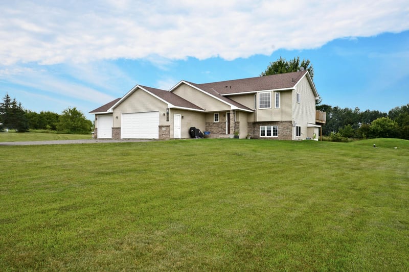 28600 Snow Goose Trl, Shafer, MN 55074