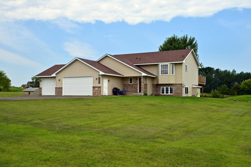 28600 Snow Goose Trl, Shafer, MN 55074