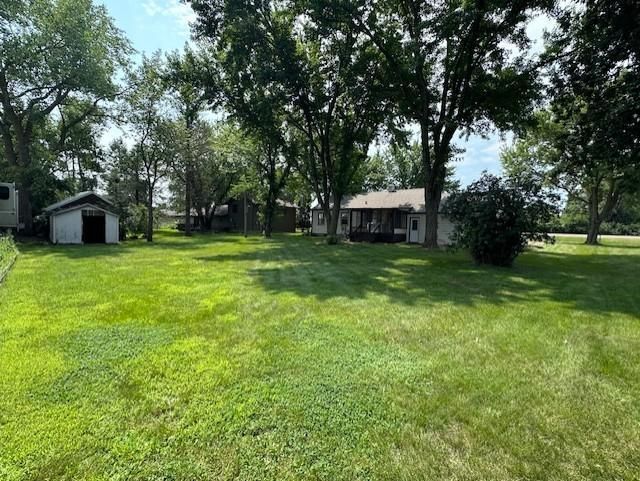 2050 River Rd, Windom, MN 56101
