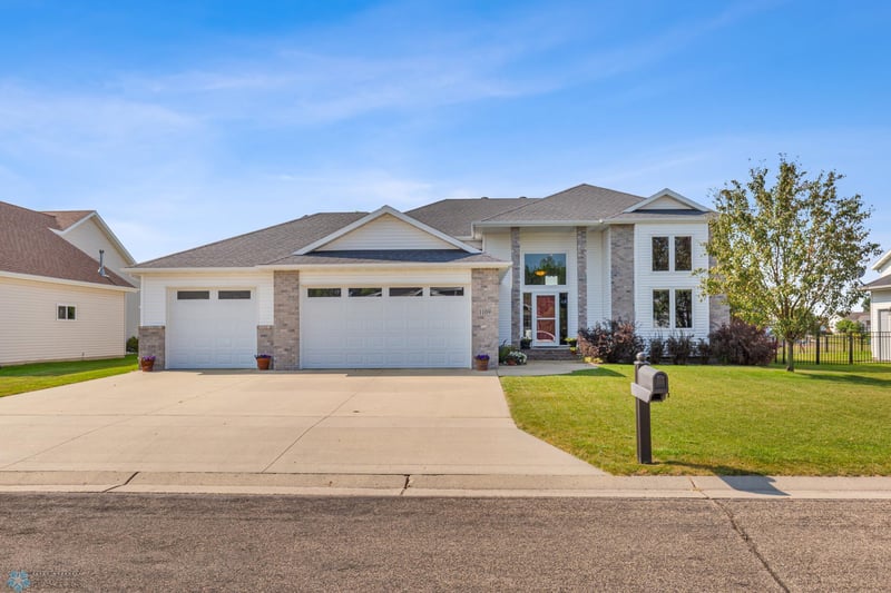 1109 6th Ave NE, Dilworth, MN 56529