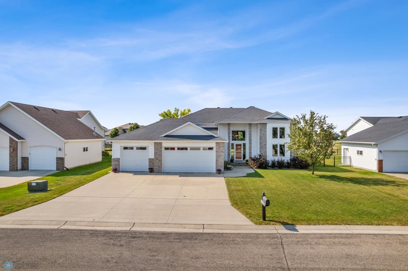 1109 6th Ave NE, Dilworth, MN 56529