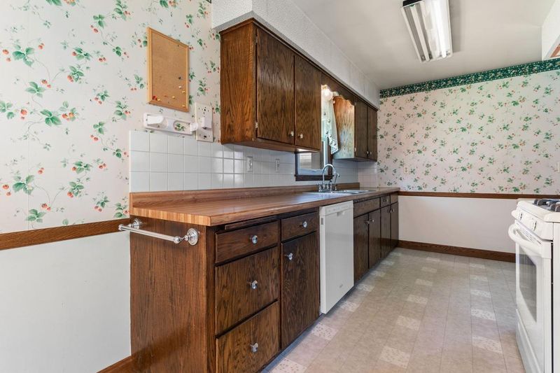 12220 Noon Dr, Dayton, MN 55327