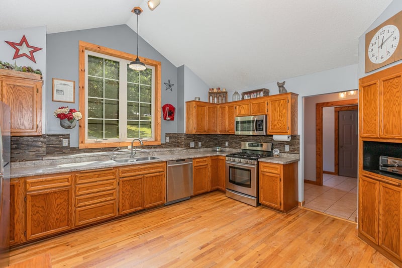 121 Deer Run Trl, Le Sueur, MN 56058