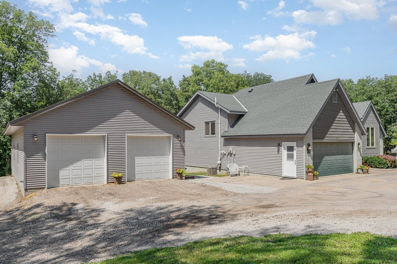121 Deer Run Trl, Le Sueur, MN 56058