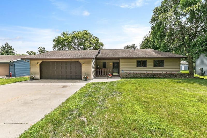 521 Ptarmigan Ln, Rockville, MN 56369