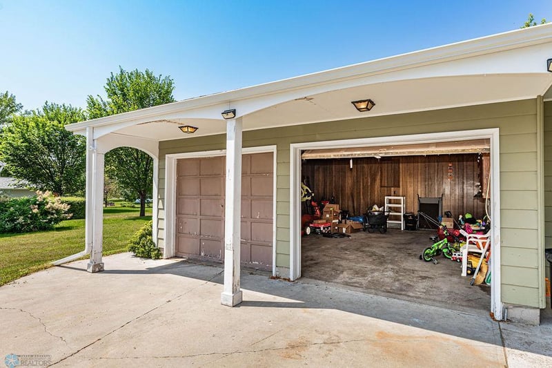 324 3rd Ave E, Halstad, MN 56548