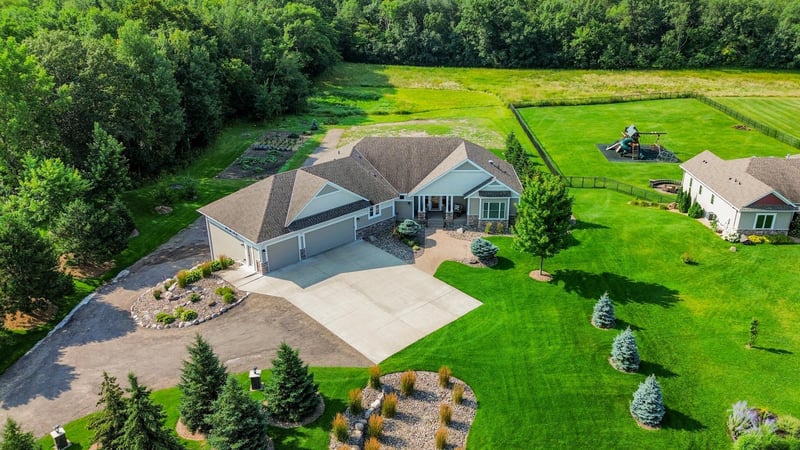 23515 Saddle Ridge Dr, Rogers, MN 55374