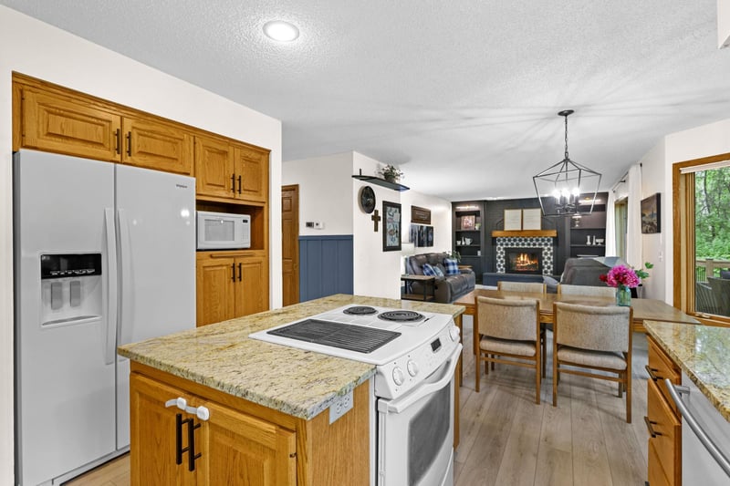 1405 Kingsview Ln N, Minneapolis, MN 55447
