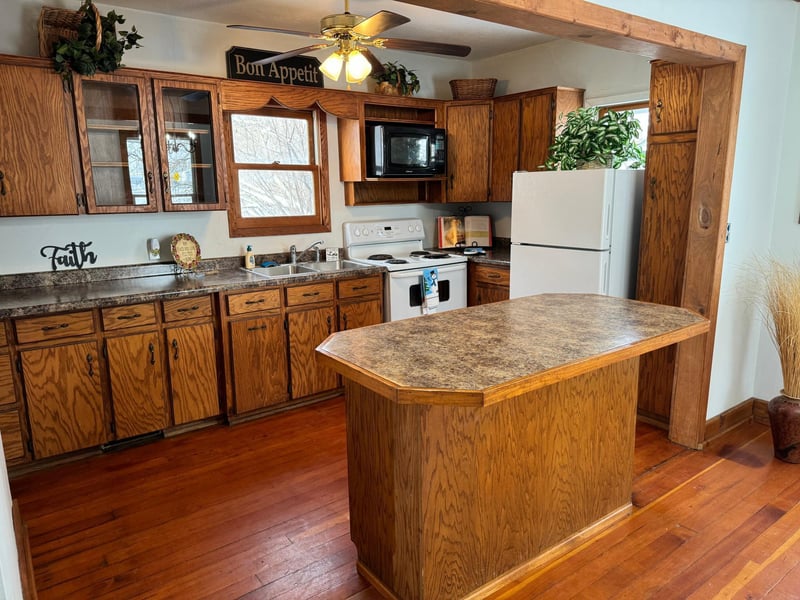 805 Main St S, Karlstad, MN 56732