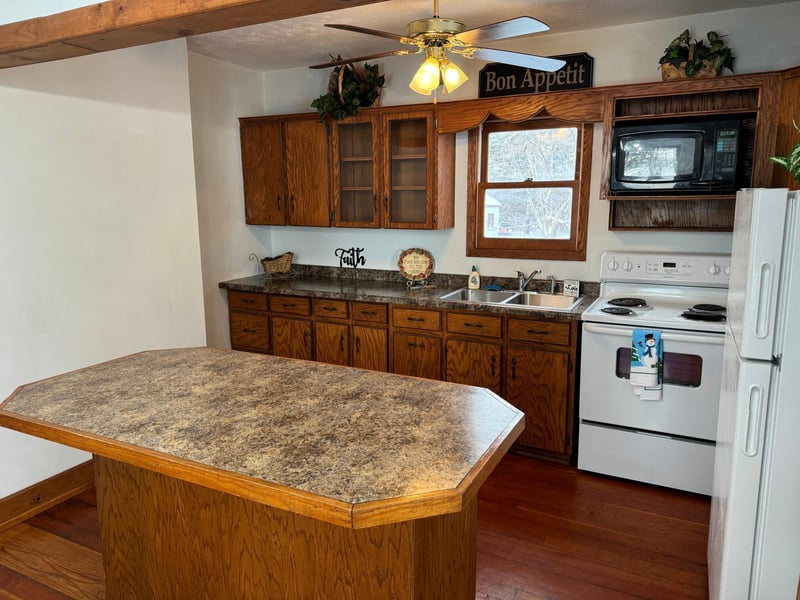 805 Main St S, Karlstad, MN 56732