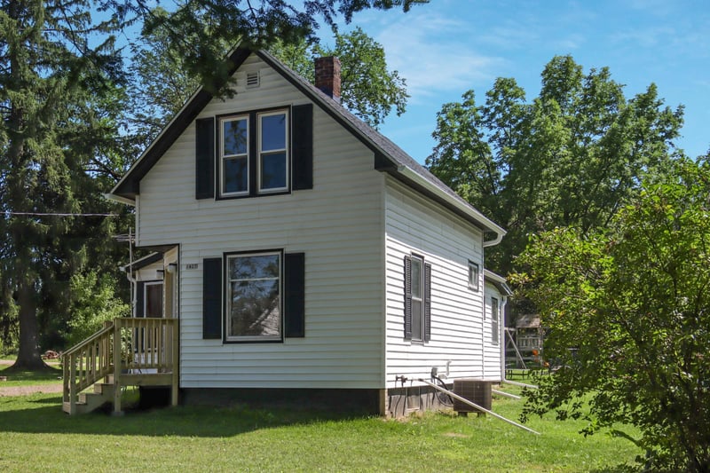 1427 7 1/2 Ave, Hillsdale, WI 54733