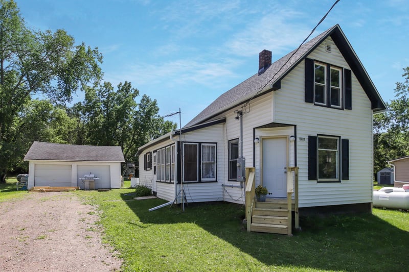 1427 7 1/2 Ave, Hillsdale, WI 54733