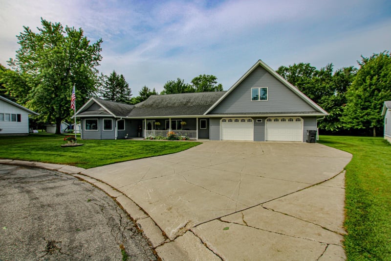 605 Agassiz Ave N, Herman, MN 56248
