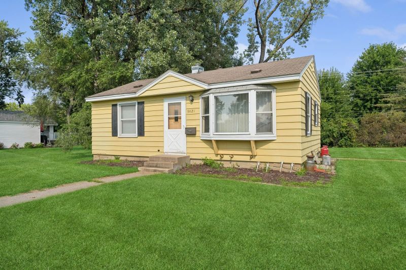 9021 Columbus Ave S, Minneapolis, MN 55420