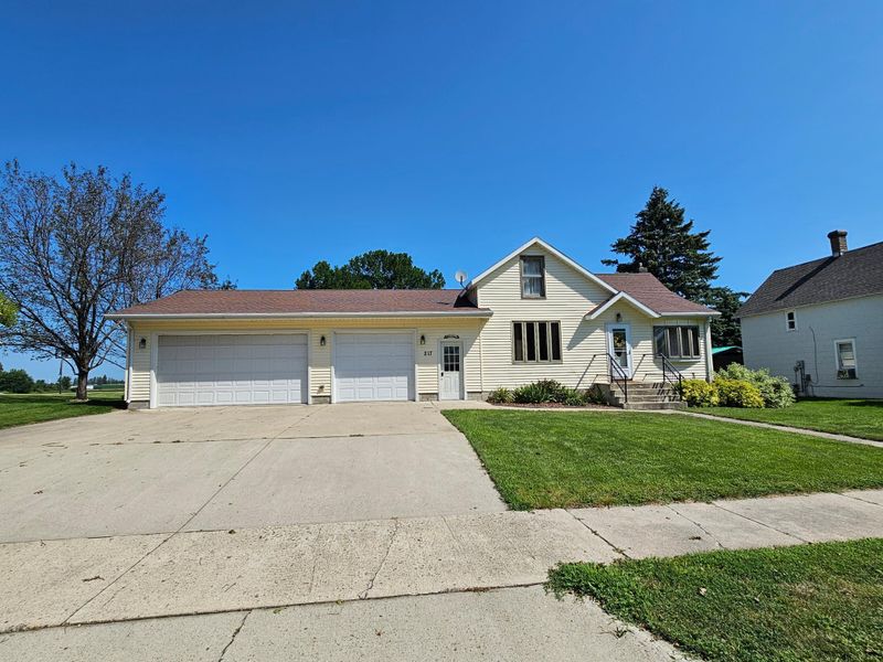 217 2nd Ave NE, Fairfax, MN 55332
