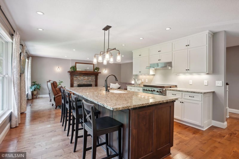 24 Shady Woods Rd, Dellwood, MN 55110