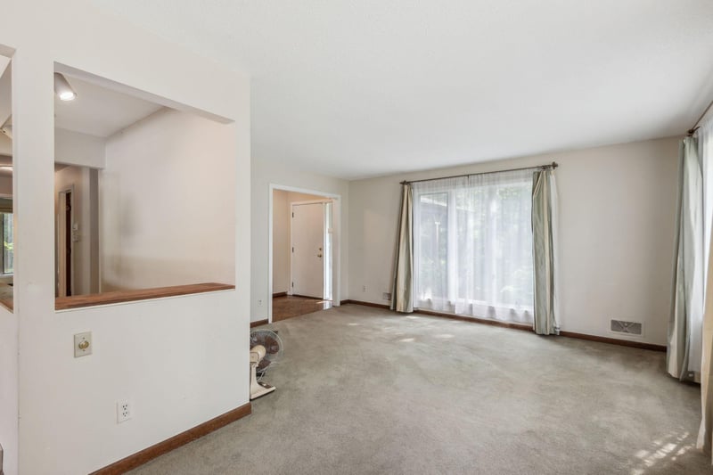 15 Robb Farm Rd, North Oaks, MN 55127