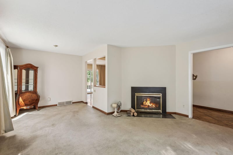 15 Robb Farm Rd, North Oaks, MN 55127