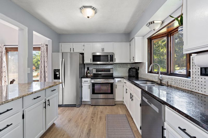 3953 Orchid Ln N, Plymouth, MN 55446