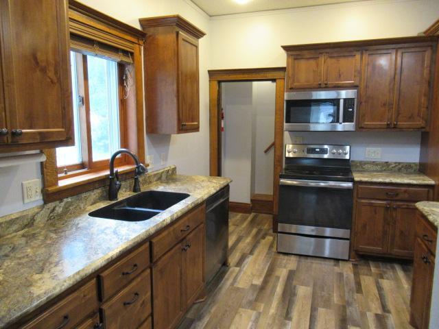 341 4th St, Walnut Grove, MN 56180