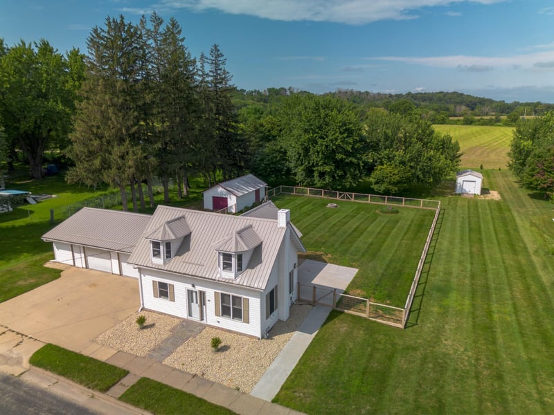 123 Center St S, Utica, MN 55979