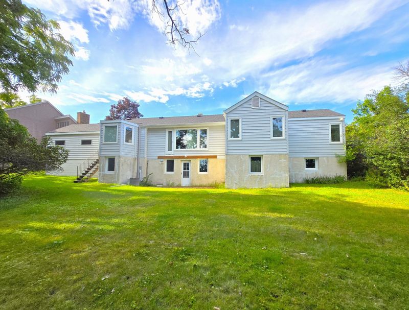 4107 Overlook Cir, Minneapolis, MN 55437