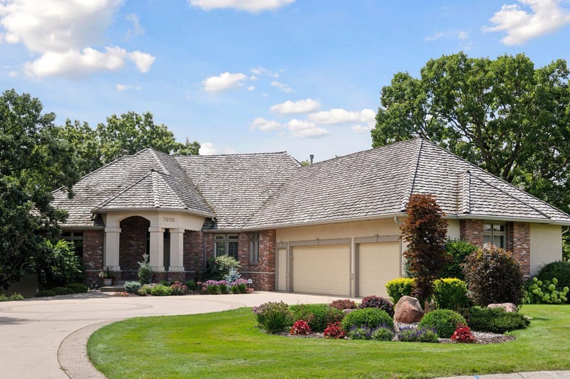 7020 Crowne Oak Rd, Eden Prairie, MN 55344