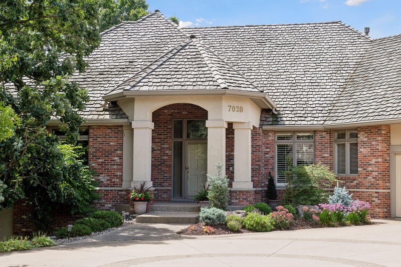 7020 Crowne Oak Rd, Eden Prairie, MN 55344