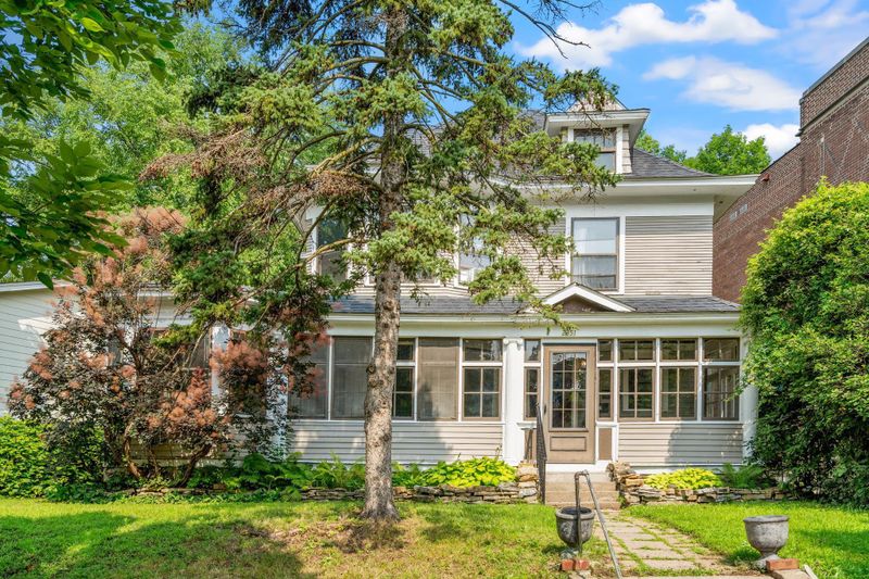 2351 Bayless Pl, Saint Paul, MN 55114