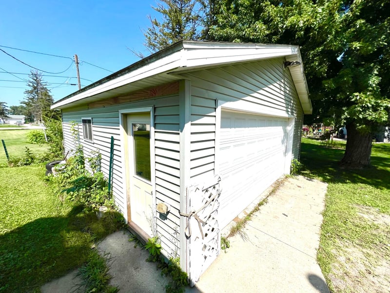 410 Ellington St, West Concord, MN 55985