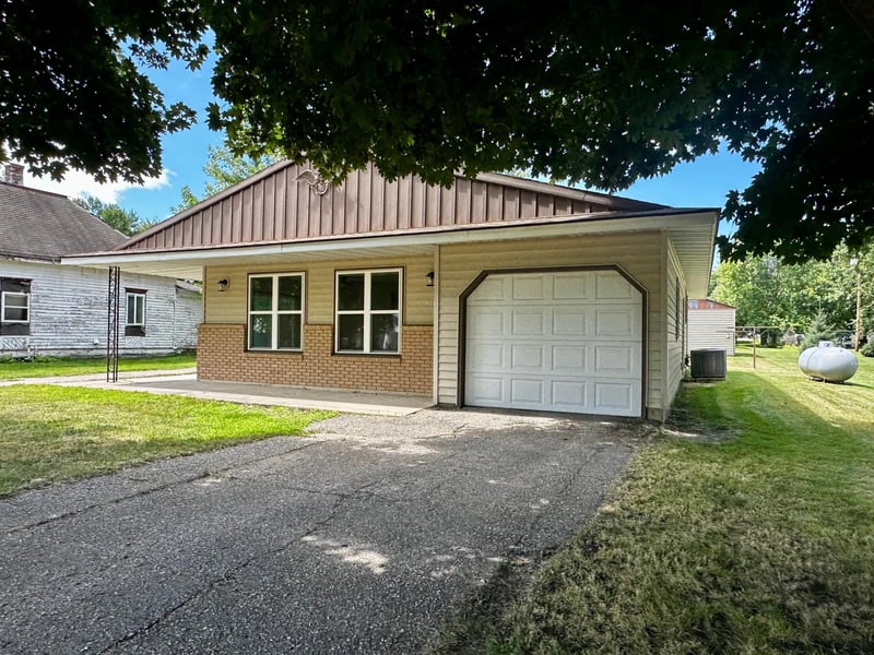 341 Hanson St, Iona, MN 56141