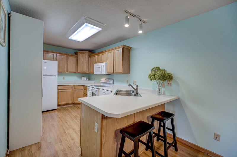 2082 Willow Cir, Centerville, MN 55038