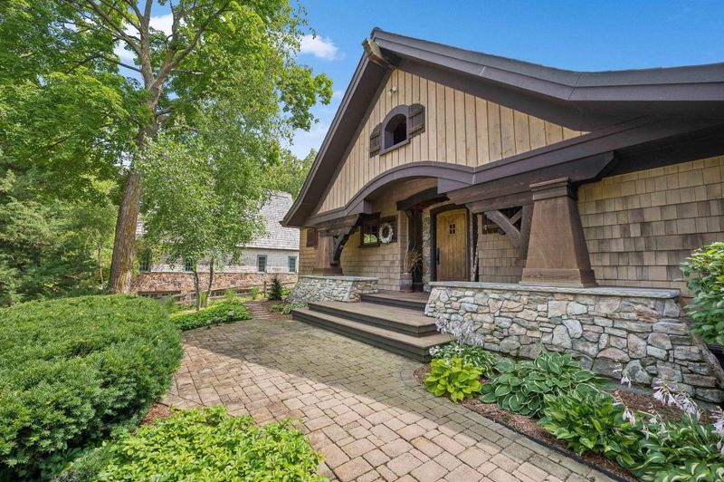 2845 Lake Shore Ave, Maple Plain, MN 55359