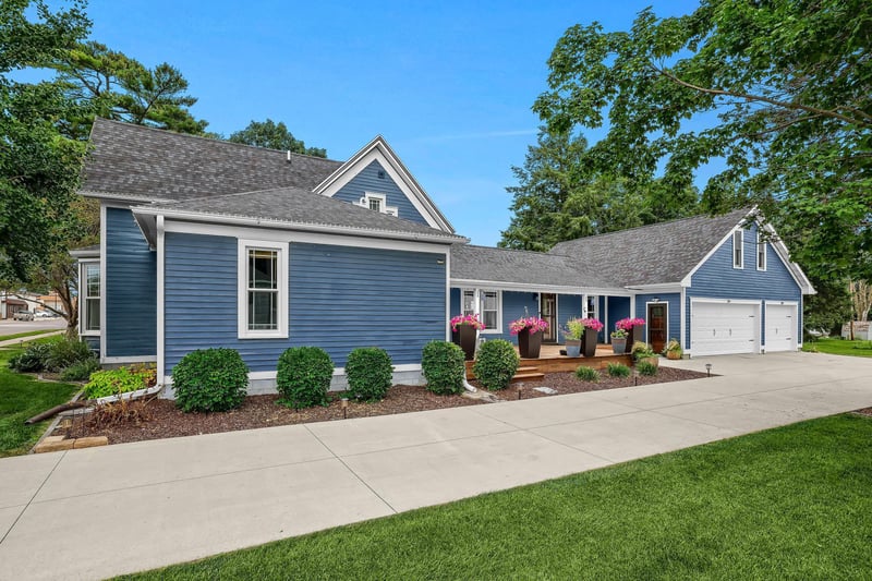 217 S Pine St, Caledonia, MN 55921