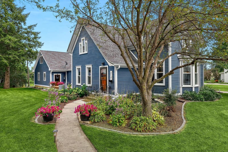 217 S Pine St, Caledonia, MN 55921