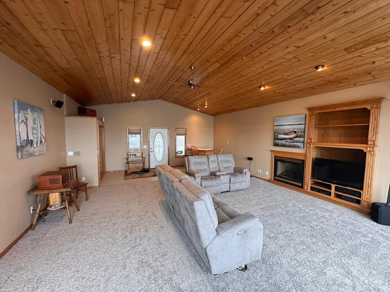 15672 N Trinity Point Rd SE, Mentor, MN 56736