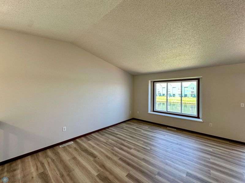 3527 10th St S, Moorhead, MN 56560