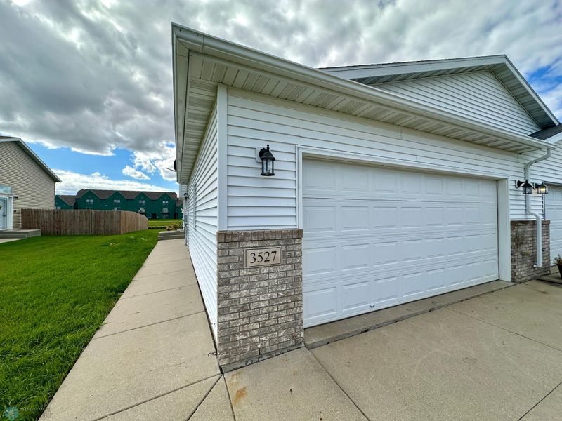 3527 10th St S, Moorhead, MN 56560