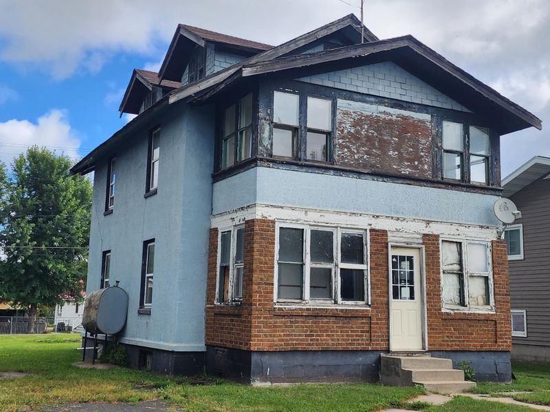 1609 2nd St W, Eveleth, MN 55734