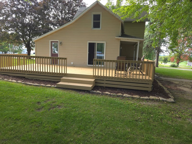 428 Maple Dr, Spring Grove, MN 55974