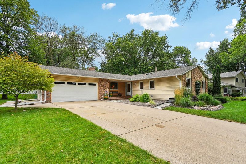 3815 Pilgrim Ln N, Minneapolis, MN 55441