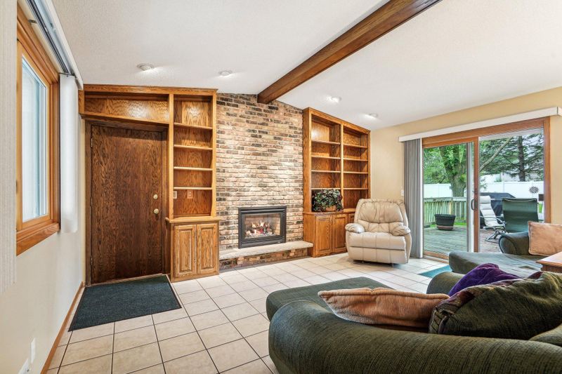 3815 Pilgrim Ln N, Minneapolis, MN 55441
