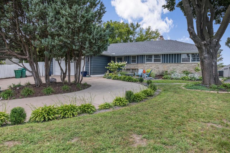 4520 Lake Drive Ave N, Minneapolis, MN 55422