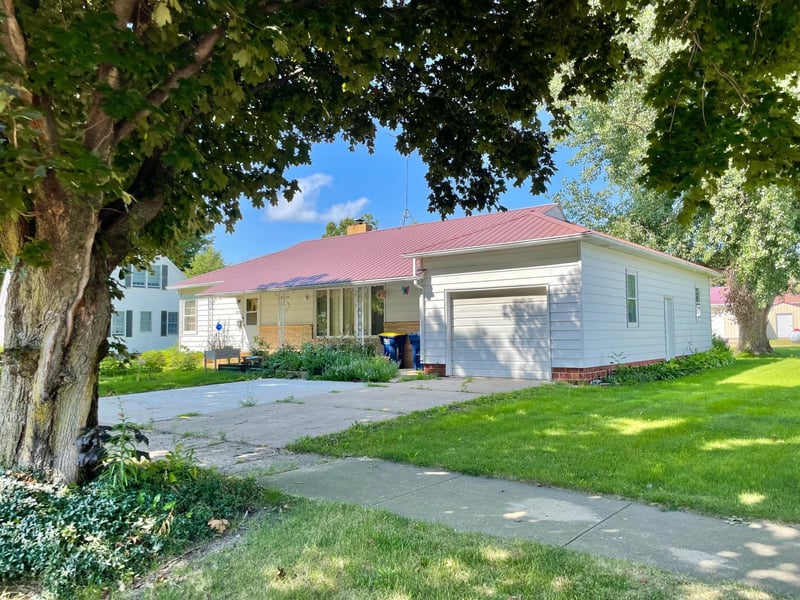205 Prairie St N, Comfrey, MN 56019